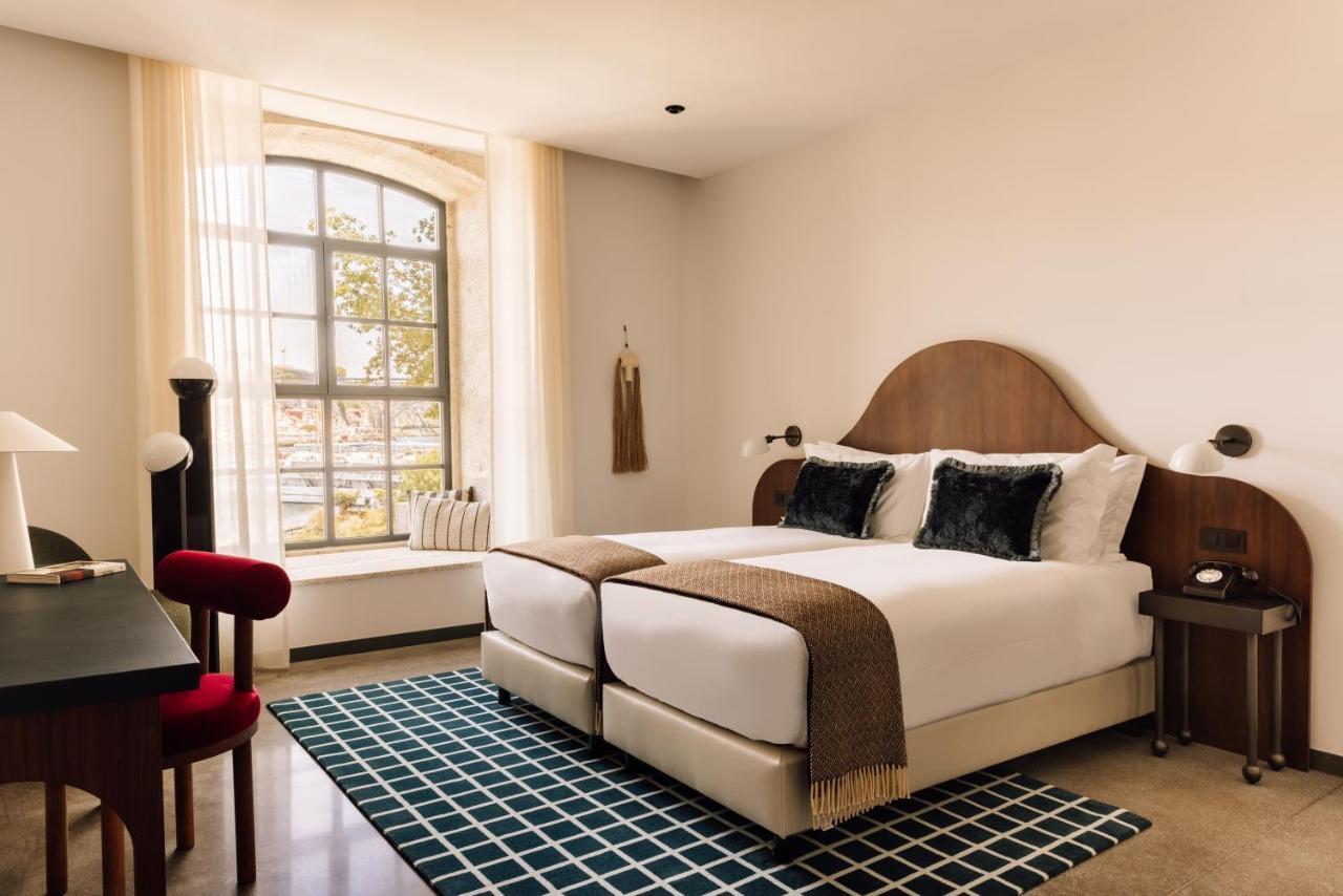 The Rebello Hotel & Spa - Small Luxury Hotels Of The World 빌라노바데가이아 외부 사진 A guest room at the Hotel 57