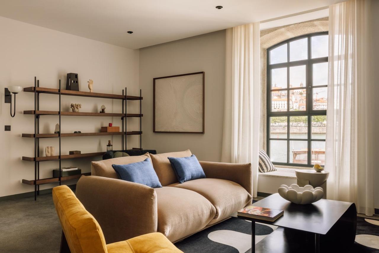The Rebello Hotel & Spa - Small Luxury Hotels Of The World 빌라노바데가이아 외부 사진 The living room of a two-bedroom apartment at The Standard East Village