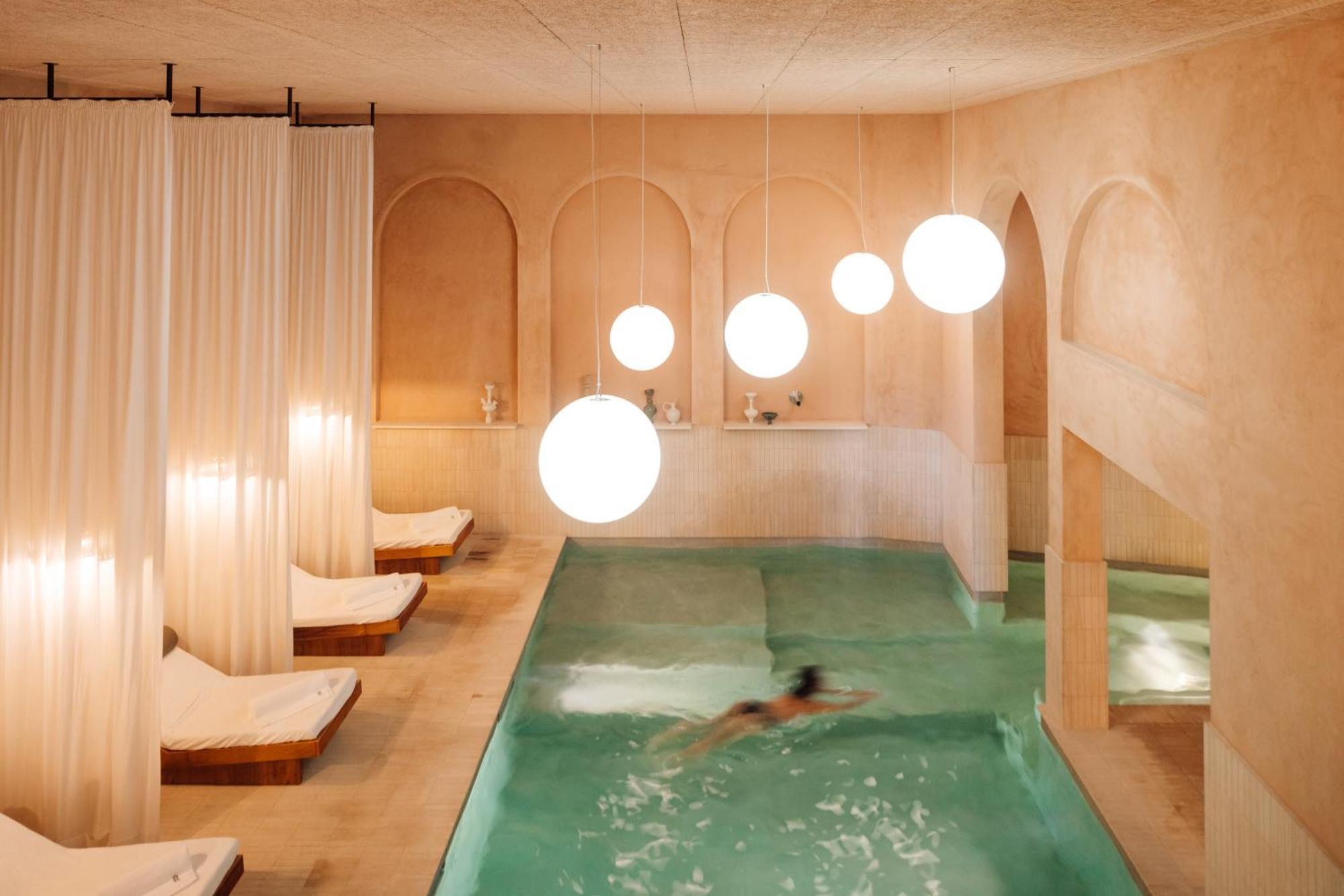 The Rebello Hotel & Spa - Small Luxury Hotels Of The World 빌라노바데가이아 외부 사진 The spa at The Standard, East Village