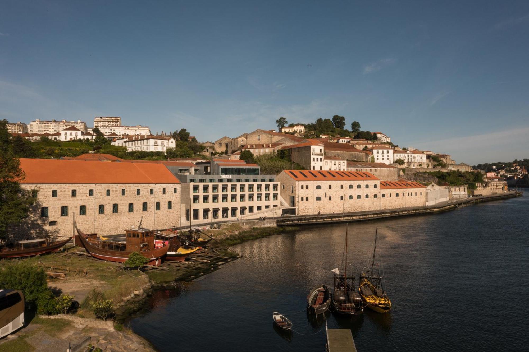 The Rebello Hotel & Spa - Small Luxury Hotels Of The World 빌라노바데가이아 외부 사진 The port of Corme