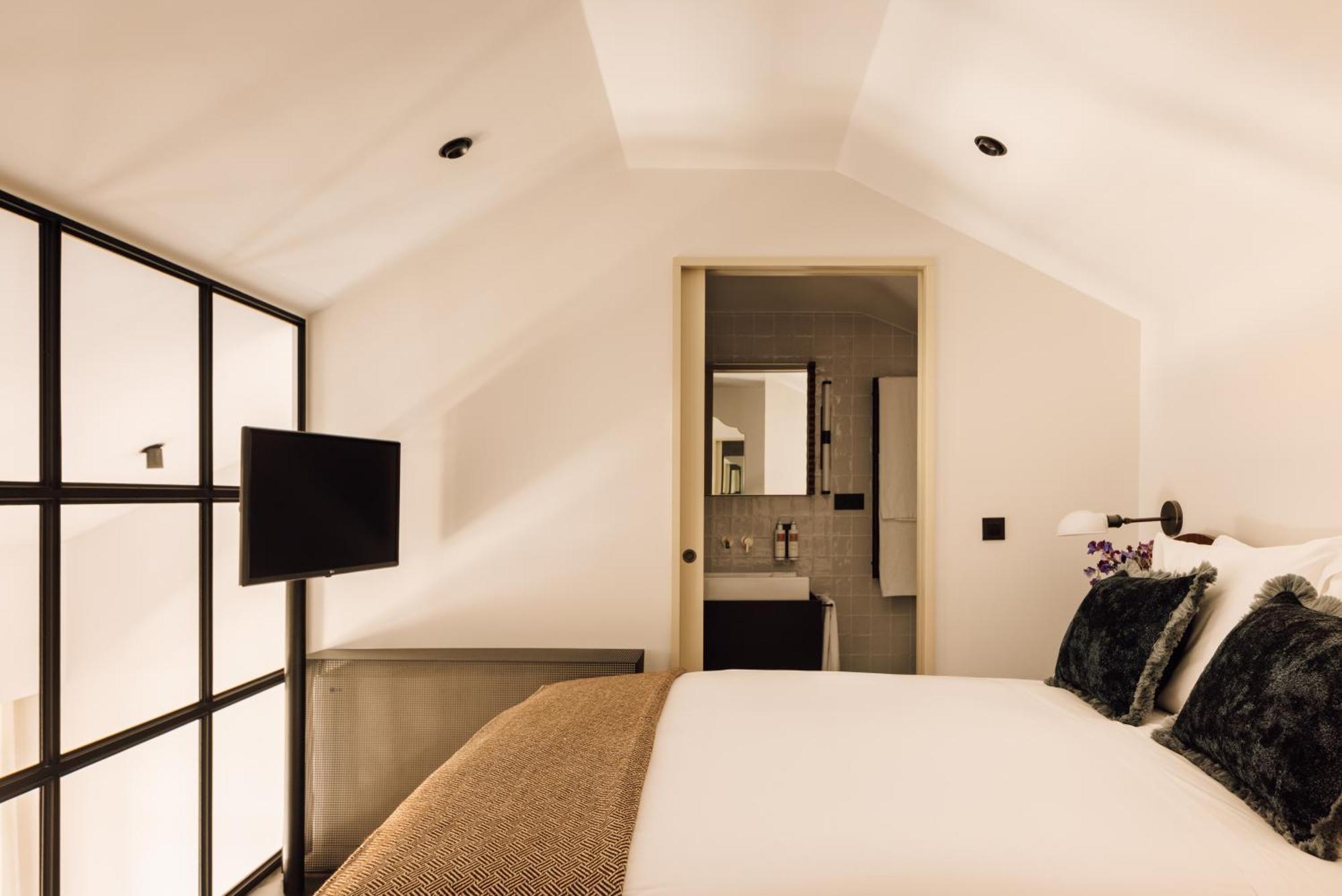 The Rebello Hotel & Spa - Small Luxury Hotels Of The World 빌라노바데가이아 외부 사진 A bedroom at the hotel