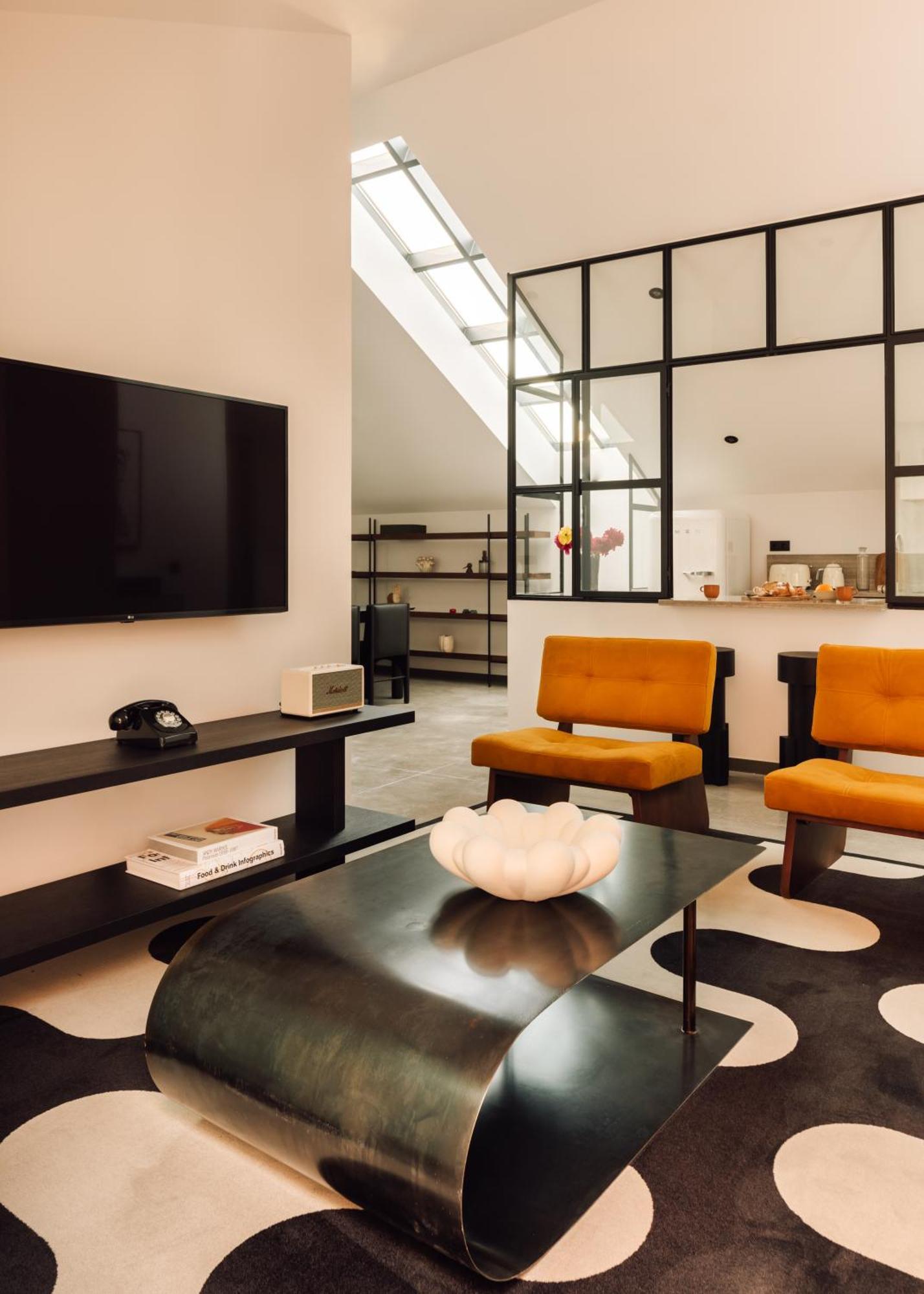 The Rebello Hotel & Spa - Small Luxury Hotels Of The World 빌라노바데가이아 외부 사진 The interior of the 1960s building