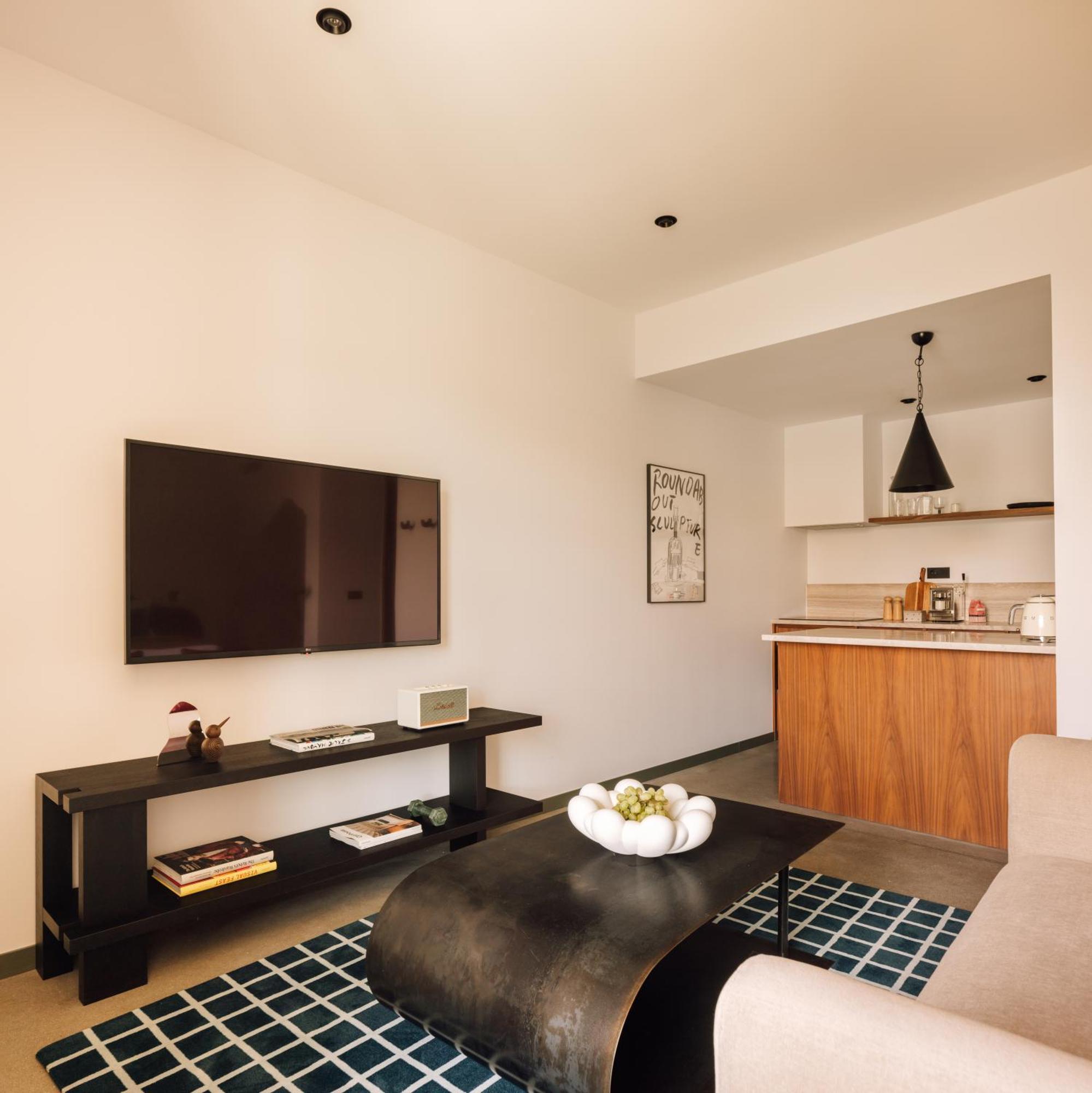 The Rebello Hotel & Spa - Small Luxury Hotels Of The World 빌라노바데가이아 외부 사진 A typical apartment at the Standard East Village